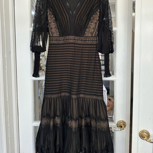 Tadashi Shoji Nyssa Bishop Sleeve Dress Size 00 - Picture 4 of 6